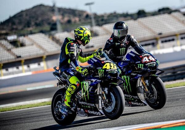 Lewis Hamilton a Valentino Rossi: &ldquo;La MotoGP &egrave; pi&ugrave; hardcore della Formula 1&rdquo;