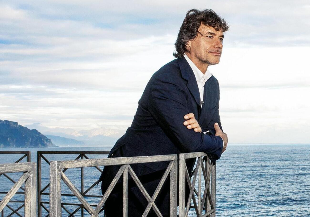 Alberto Angela, 60 anni da Re Mida della scienza, icona gay e &ldquo;secchione&rdquo; pi&ugrave; desiderato dalle italiane