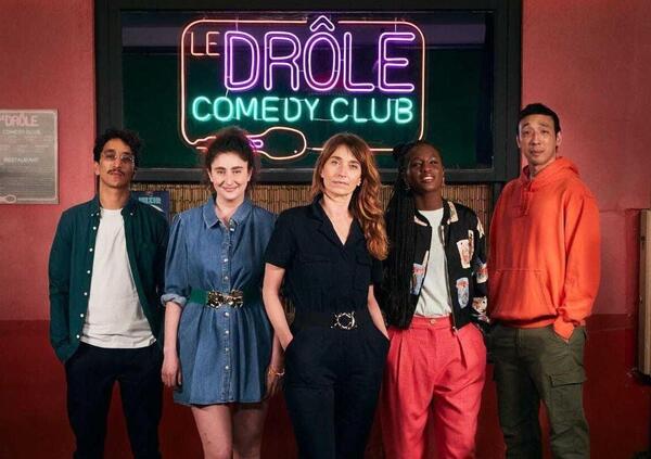 Netflix, con Dr&ocirc;le la stand up comedy risorge dando un bel calcio in faccia alla comicit&agrave; italiana