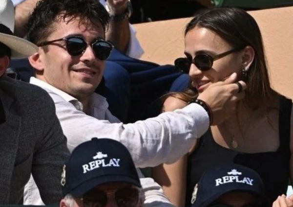 [VIDEO] Leclerc innamorato a Montecarlo: paparazzato con Charlotte alla finale dei Rolex Monte Carlo Masters