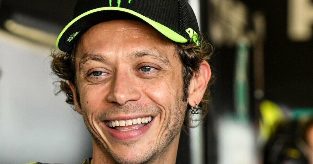 [VIDEO] Valentino Rossi, tour al Ranch: &ldquo;Facciamo la doccia tutti assieme&rdquo; e poi i traversi con la Ford