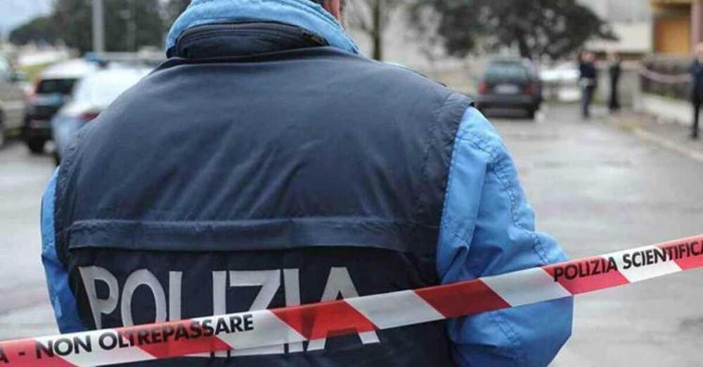 Mamma e figlia di 8 anni trovate in un&#039;auto nude e prive di conoscenza