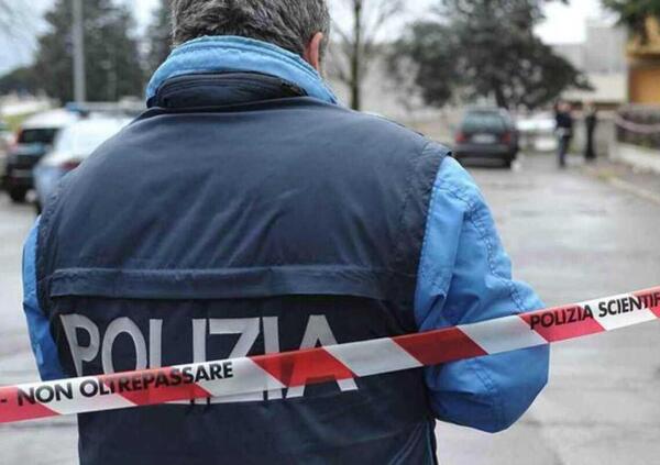 Mamma e figlia di 8 anni trovate in un&#039;auto nude e prive di conoscenza