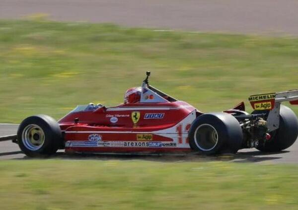 [VIDEO] Leclerc in pista con la Ferrari di Villeneuve a Fiorano: le emozioni a 40 anni dalla morte di Gilles