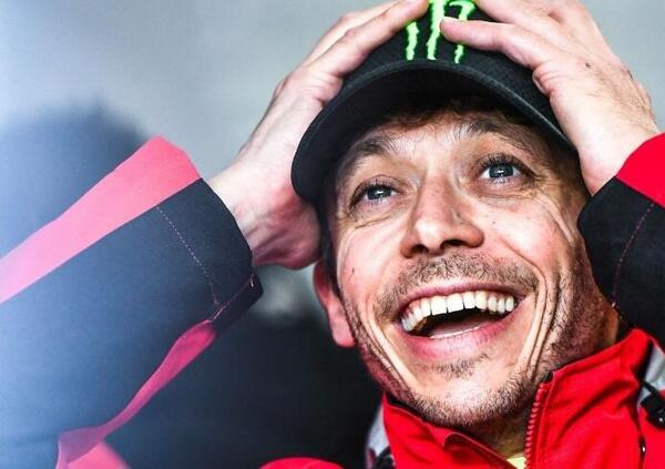 [VIDEO] Valentino Rossi: &ldquo;Vi presento il sogno di ogni pilota, non potete immaginare come mi sento quando sono qui&quot;