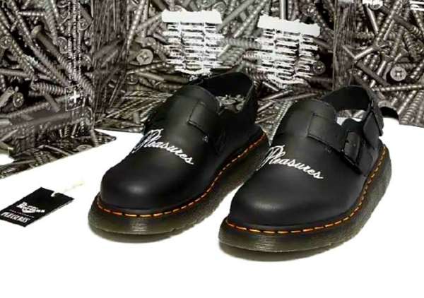 Dr. Martens e Pleasures: la nuova collaborazione ispirata al &ldquo;fai da te&rdquo;