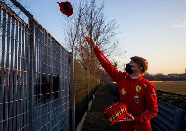 Mattia Binotto costretto a dimostrare che i suoi piloti non sono russi &egrave; l&rsquo;ennesima follia di una guerra combattuta sui social