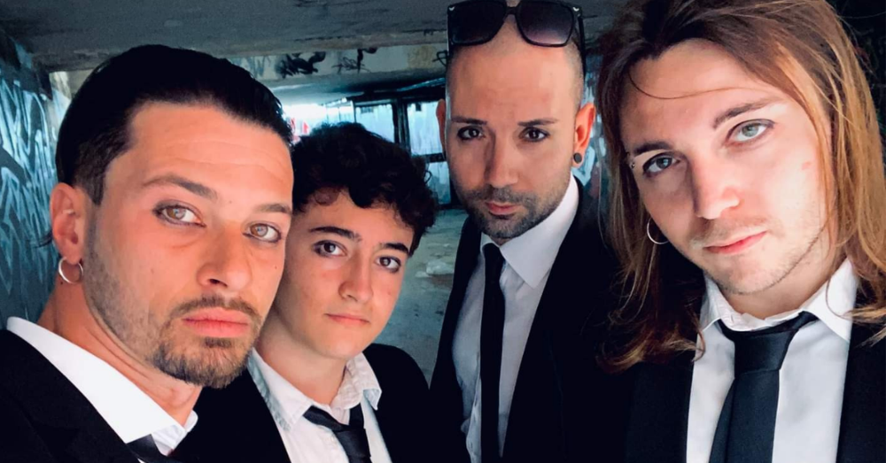 Autista, pizzaiolo, ragioniere, ma sul palco si sentono i M&aring;neskin: abbiamo incontrato la cover band delle rockstar romane che punta a diventare quella ufficiale