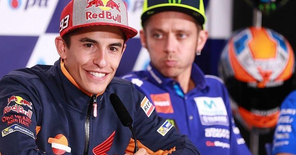 Marc Marquez lancia il guanto (di sfida?) a un tifoso di Valentino Rossi