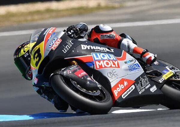 [VIDEO] Spaventoso botto all&#039;Estoril, contro il muro senza lasciare la moto