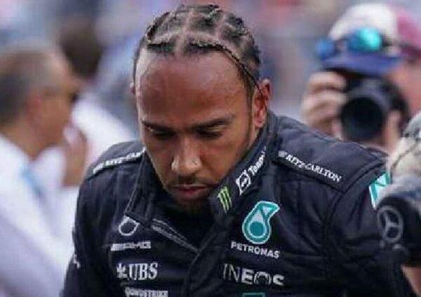 Hamilton inizia a soffrire le sconfitte e si arrabbia con il team: &ldquo;&Egrave; il vostro lavoro&rdquo;. E su Russell accusa: &ldquo;La strategia mi ha penalizzato&rdquo; 