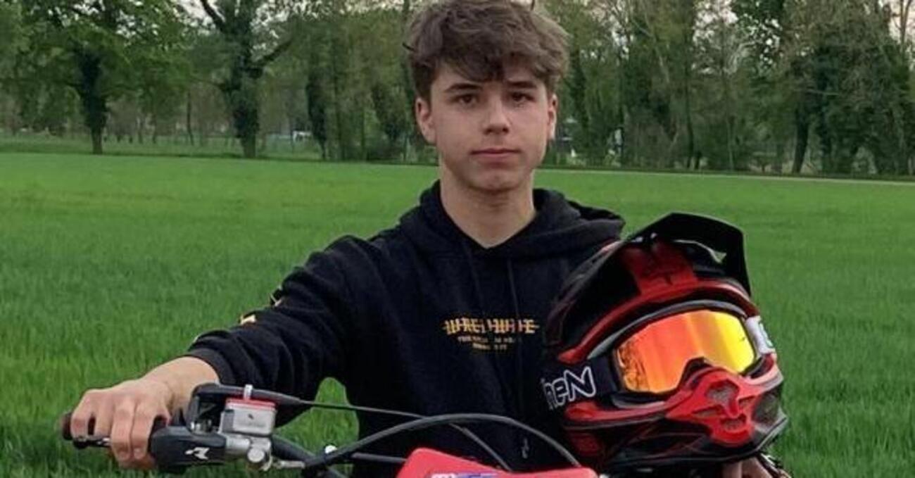 Poliziotto ubriaco investe e uccide un ragazzino di 17 anni: arrestato con l&rsquo;accusa di omicidio stradale