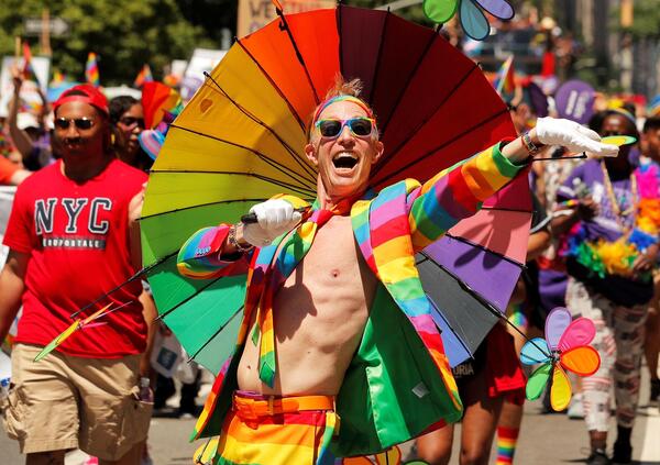 Bombini (attivista Lgbt): &ldquo;Il Pride come l&rsquo;adunata degli alpini? No, l&igrave; chi molesta viene espulso o rieducato&rdquo;. E su Mahmood e Blanco: &ldquo;Non si sono mai dichiarati: interessante&hellip;&rdquo;