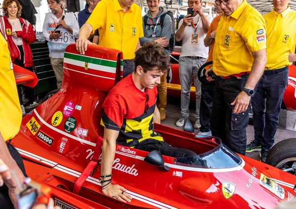 Leclerc, il video dell&#039;incidente a Monaco sulla Ferrari di Lauda: cos&#039;&egrave; successo e che cos&rsquo;&egrave; &quot;la maledizione di Montecarlo&quot; 