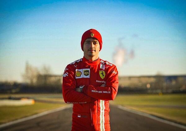 Sotto il peso degli altri: il destino di Charles Leclerc, eroe e rovina di Maranello