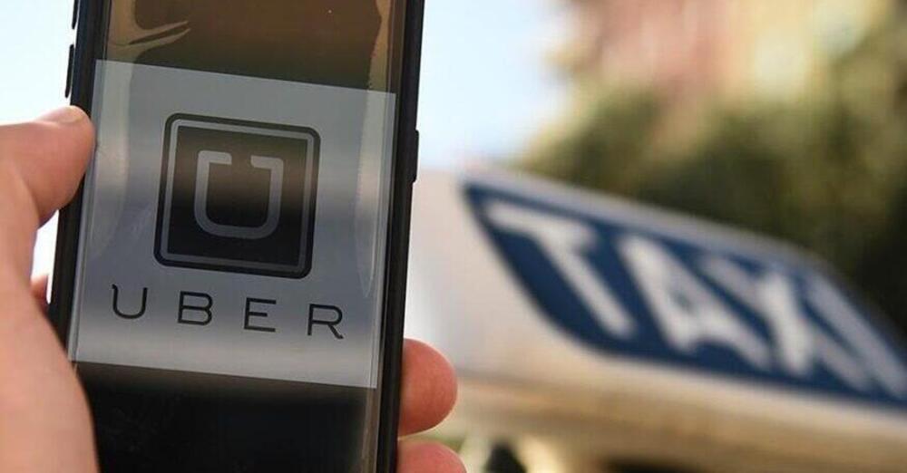 Accordo storico tra It.Taxi e Uber: i tassisti e la multinazionale si spartiscono la Capitale 