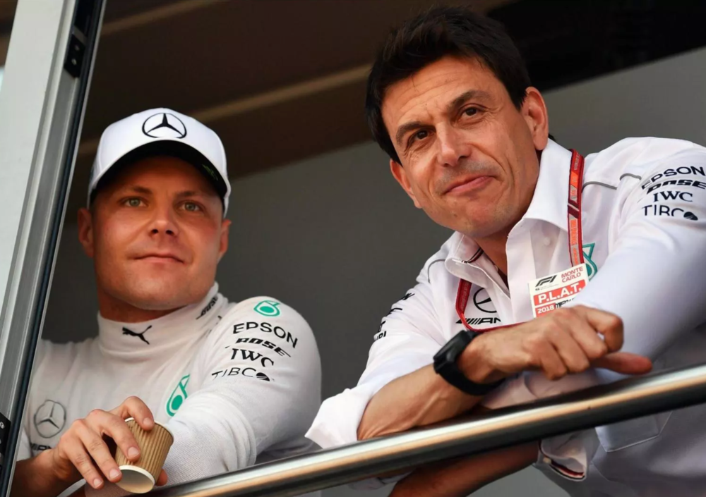 Toto Wolff fa da cheerleader a Bottas (ma non serve a niente) 