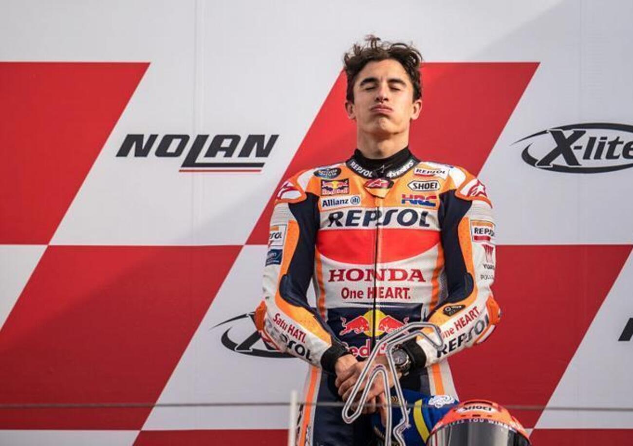 Caro Marc Marquez, lo diciamo con affetto: non fare il cog***ne! Con la quarta operazione sta rischiando (ancora) tutto