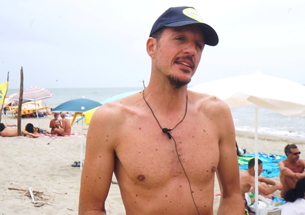 &ldquo;Niente sesso, siamo nudisti&rdquo;. Incursione nella nuova spiaggia per naturisti: &ldquo;Non c&rsquo;&egrave; malizia, ma&hellip;&rdquo; [VIDEO]