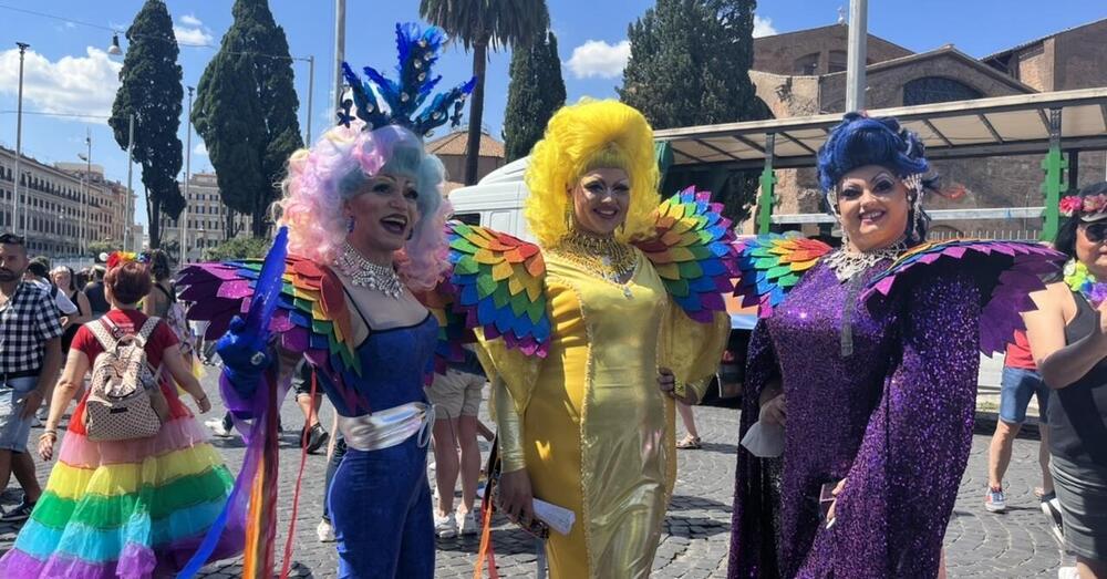 Ecco com&#039;&egrave; andata al Pride di Roma con madrina Elodie [VIDEO]