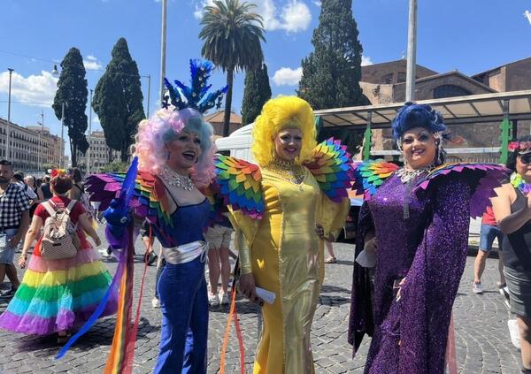 Ecco com&#039;&egrave; andata al Pride di Roma con madrina Elodie [VIDEO]