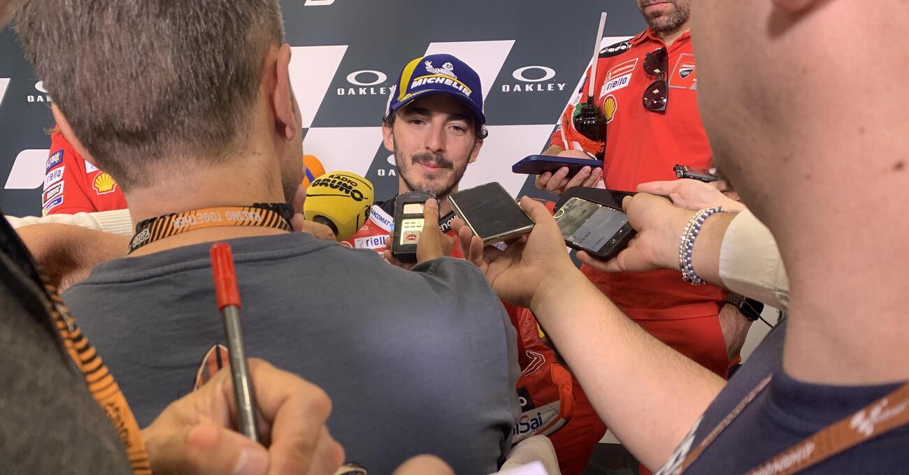 La mia prima volta &egrave; successa al Mugello: padri e figli, sogni larghi e qualche botta di c*lo per strada