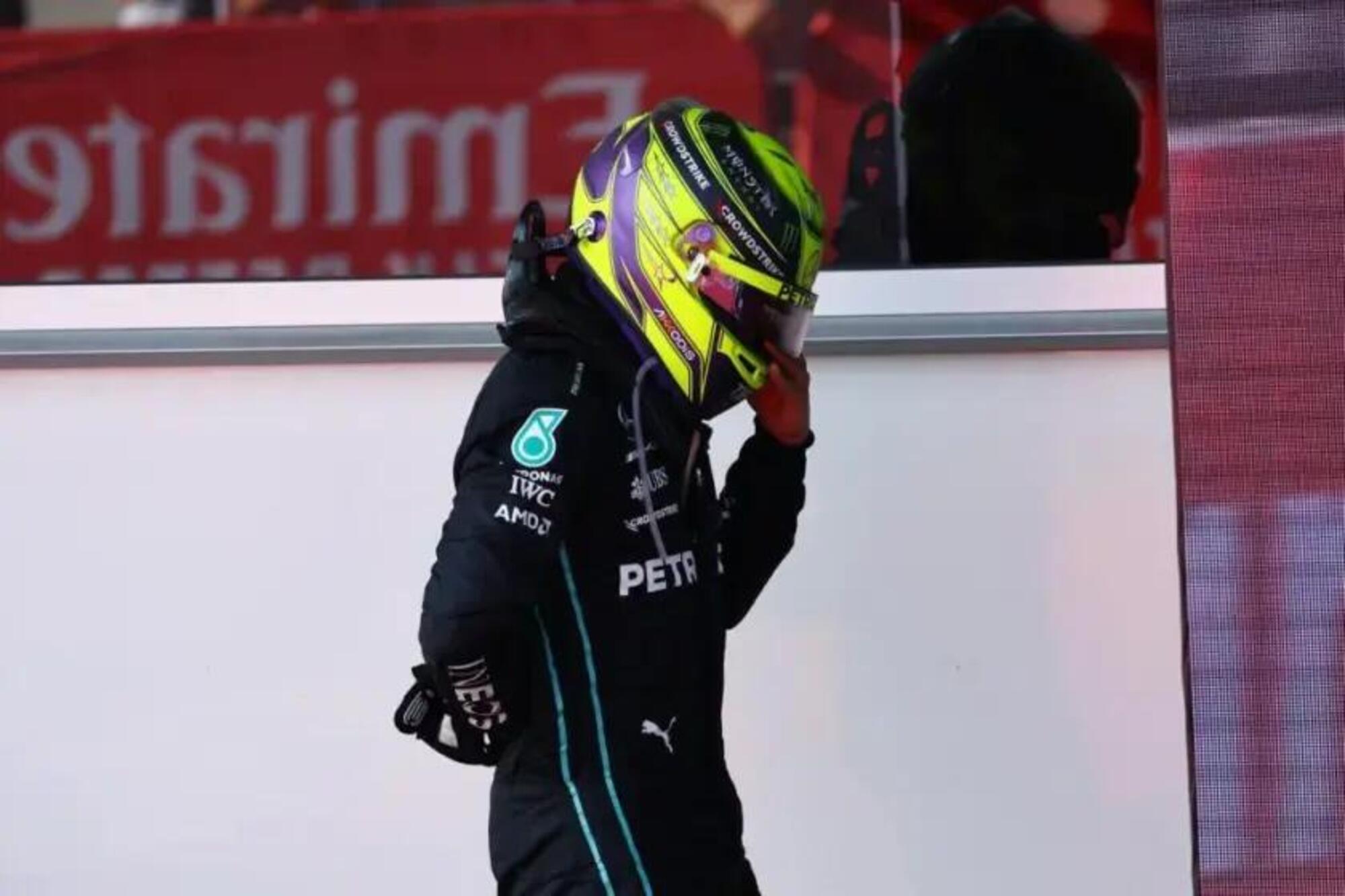 Hamilton a Baku distrutto dal dolore alla schiena