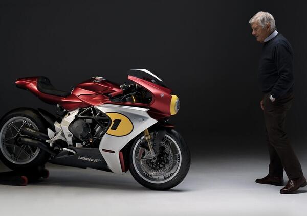 Gli 80 anni di Giacomo Agostini: &ldquo;L&rsquo;altro giorno ero a 250 Km/h, ma ho paura della morte. Il mio record? Non vedo nessuno&rdquo;