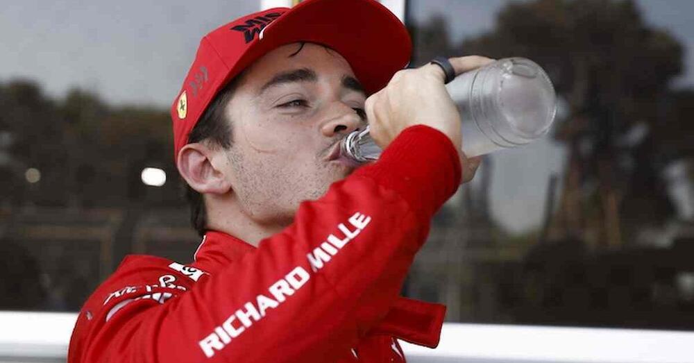 Leclerc a cuore aperto: &quot;Il quaderno sui cui scrivo tutto, le vacanze in Sardegna e quello che invidio a Verstappen&quot; 