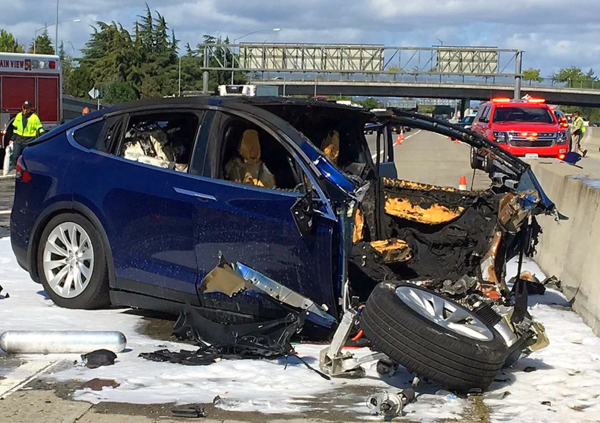 Ma la guida autonoma non doveva far meglio degli umani? Decine gli incidenti al mese sono negli Usa, in gran parte di Tesla con autopilot. E Musk aumenta i prezzi: e non di poco&hellip;