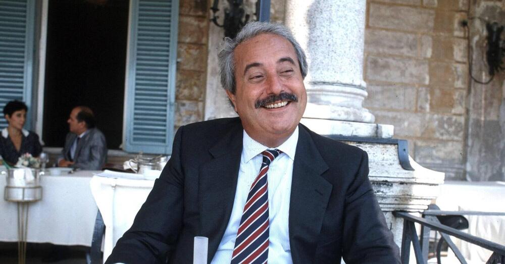 Spuntano fuori le frasi inedite (e clamorose) di Giovanni Falcone sulla mafia. Le abbiamo riassunte: &ldquo;In Sicilia chi pedina &egrave; pedinato&rdquo;