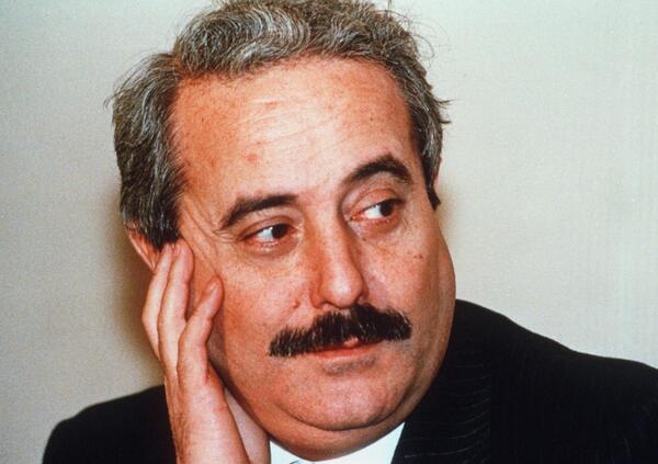 Spuntano fuori le frasi inedite (e clamorose) di Giovanni Falcone sulla mafia. Le abbiamo riassunte: &ldquo;In Sicilia chi pedina &egrave; pedinato&rdquo;