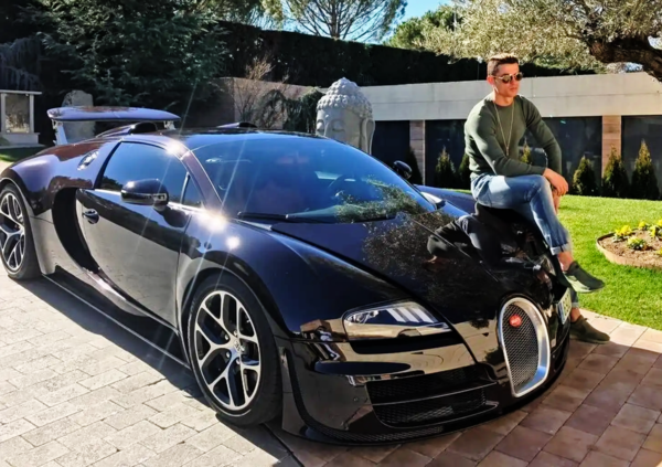 Ok, ma chi ca**o ha distrutto la Bugatti da 2 milioni di Cristiano Ronaldo?