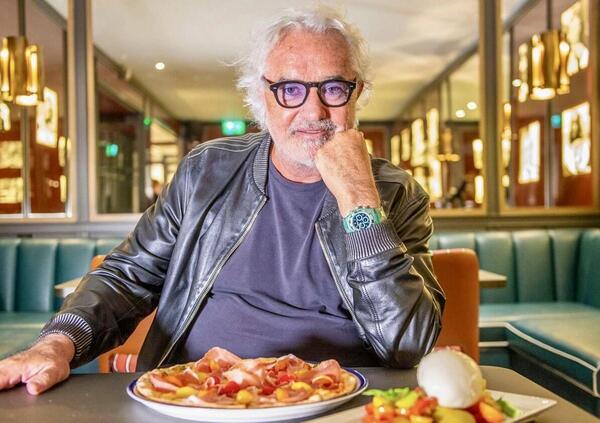 I napoletani sfidano Briatore sulla pizza, ma lui rilancia: &ldquo;Voglio aprire un&#039;altra pizzeria&rdquo;. Indovinate dove...