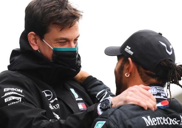 &ldquo;Toto Wolff vuole liberare il sedile di Lewis Hamilton&rdquo; il clamoroso scenario che scuote il paddock