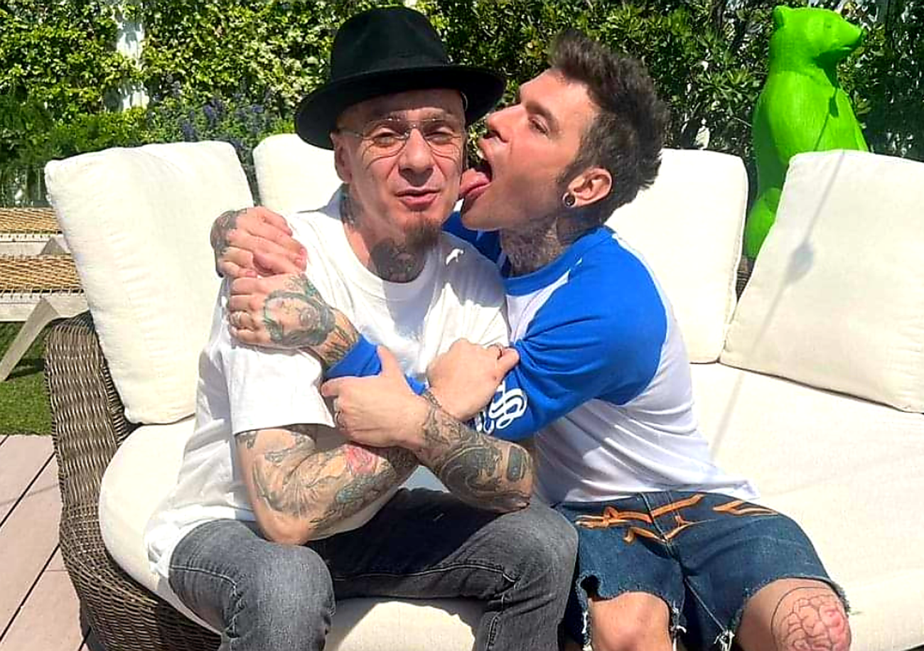 &quot;Love Mi&quot; di Fedez e J-Ax, sapete quanto costa? Ve lo diciamo noi. Ma la stessa cifra va in beneficenza?