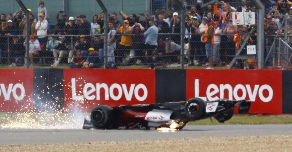 [VIDEO] L&rsquo;assurdo incidente di Silverstone visto dalle tribune: che paura per il pubblico