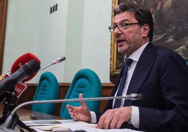 Confindustria, il ministro Giorgetti e i petrolieri mettono in discussione l&#039;elettrico: &quot;Altre soluzioni ci sono&quot;. Ecco quali