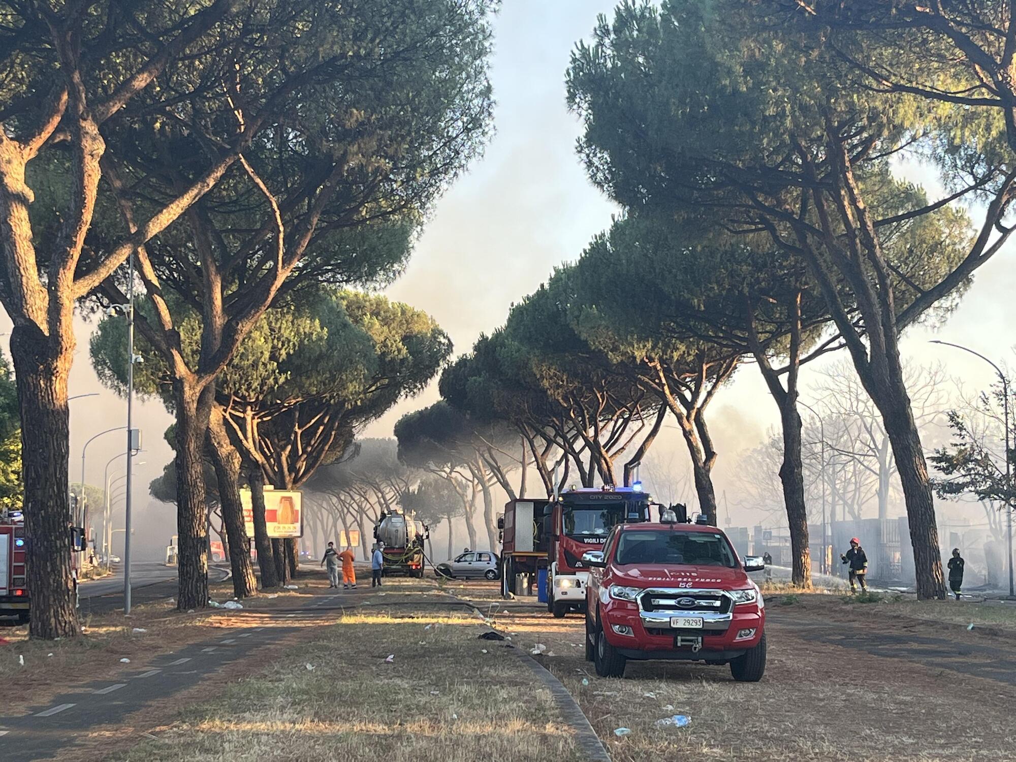 20220709 213314222 7767Maxi incendio nel quartiere Centocelle di Roma