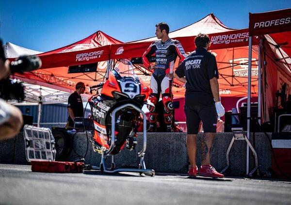 Petrucci is on fire: Ducati cromata e bagarre al cavatappi di Laguna Seca come Rossi e Stoner [VIDEO]