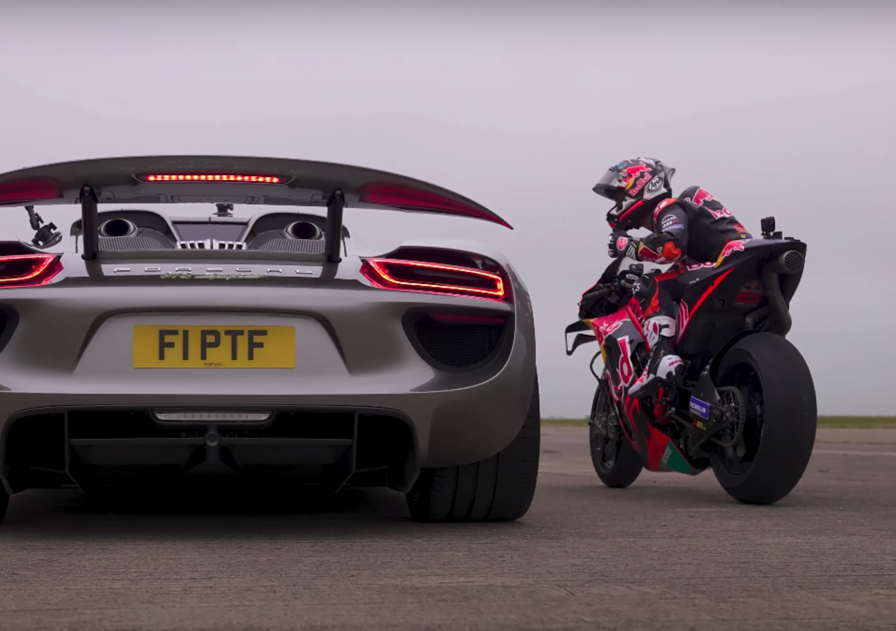 La sfida definitiva tra la MotoGP di Dani Pedrosa e una Porsche 918 Spyder [VIDEO] 