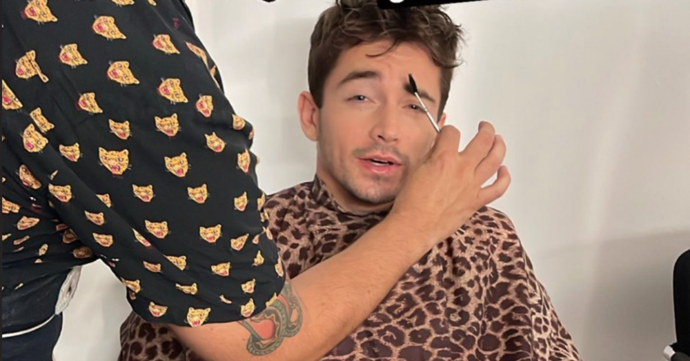 Ma quale &ldquo;crisi piloti&rdquo;: Leclerc e Sainz danno spettacolo sui social tra outfit leopardati e makeup