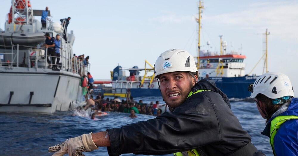 Altro che mare da cartolina, con &quot;Mare mosso&quot; riscopriamo la forza primordiale che inghiotte migranti, fa affondare navi e ci fa cos&igrave; paura 