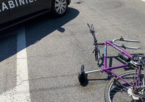 Ruba un&rsquo;auto e nella fuga travolge il padre in bici: arrestato per furto e omissione di soccorso