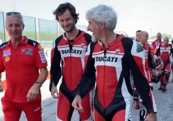 Gigi Dall&#039;Igna e Massimo Rivola: &eacute; sfida anche tra i cordoli. Grandi capi in ginocchio... a terra!