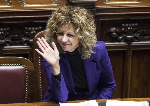  Barbara Lezzi: &ldquo;&Egrave; stato Di Maio a far cadere Draghi. E il M5S senza Dibba non &egrave; credibile&rdquo;