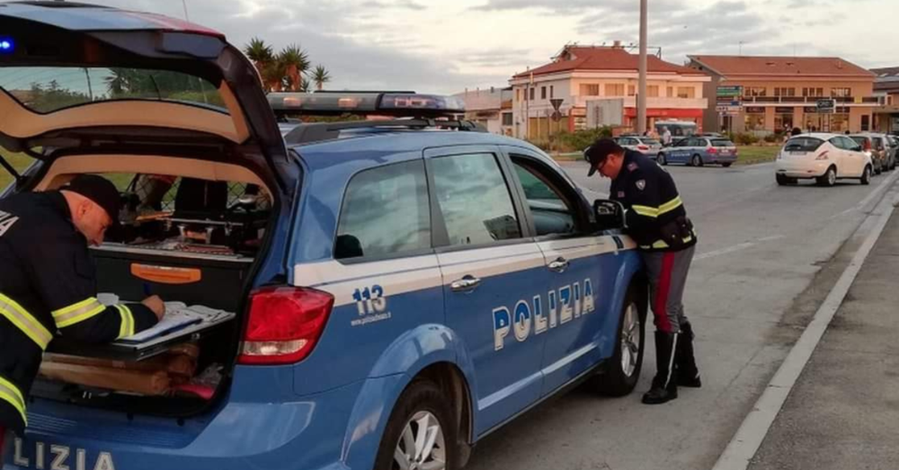 Ubriaco sfreccia a tutta velocit&agrave; in A14, e supera pure l&#039;auto del vicequestore: scatta l&#039;inseguimento...