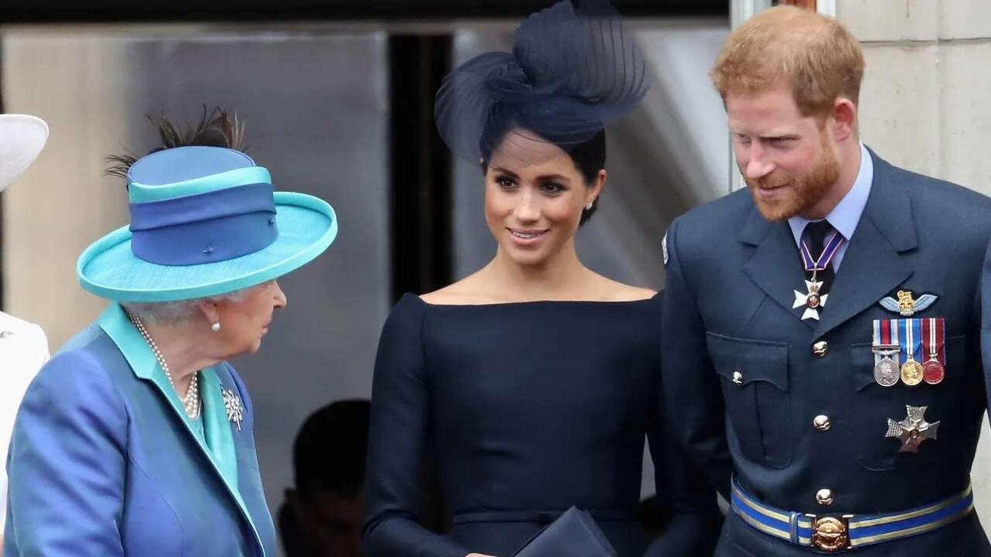 20220729 155747012 5299Harry e Meghan, duchi di Sussex, insieme alla regina Elisabetta