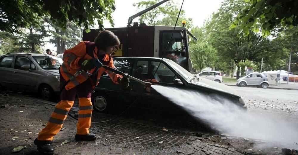 A Roma si grida al miracolo: &ldquo;Hanno cominciato a pulire le strade&rdquo;. Merito delle elezioni?