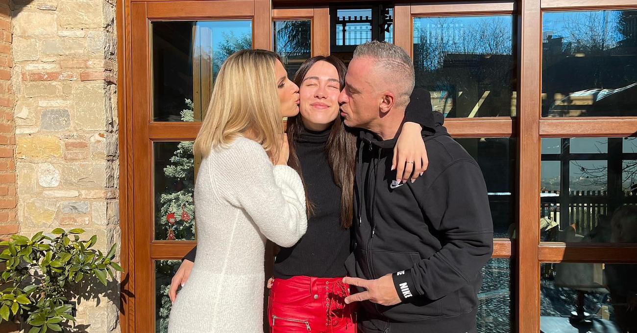 Damiano dei Maneskin si &egrave; fatto di nuovo male, l&rsquo;amore infinito di Eros Ramazzotti e Michelle Hunziker per Aurora, i figli di Eleonora Giorgi e&hellip; a tutto gossip con Alessi